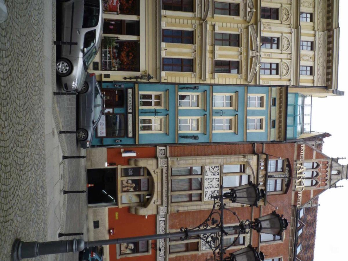 Academus Pub & Guest House Wrocław Extérieur photo