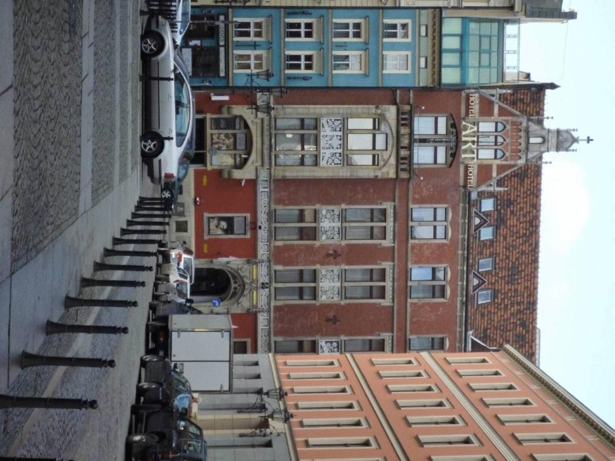 Academus Pub & Guest House Wrocław Extérieur photo