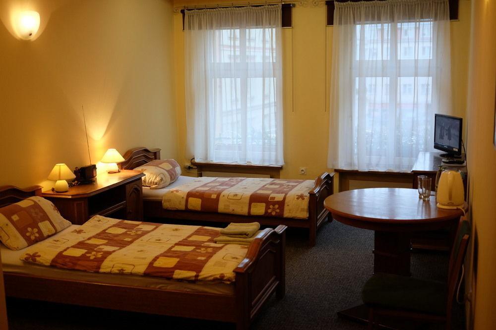 Academus Pub & Guest House Wrocław Extérieur photo