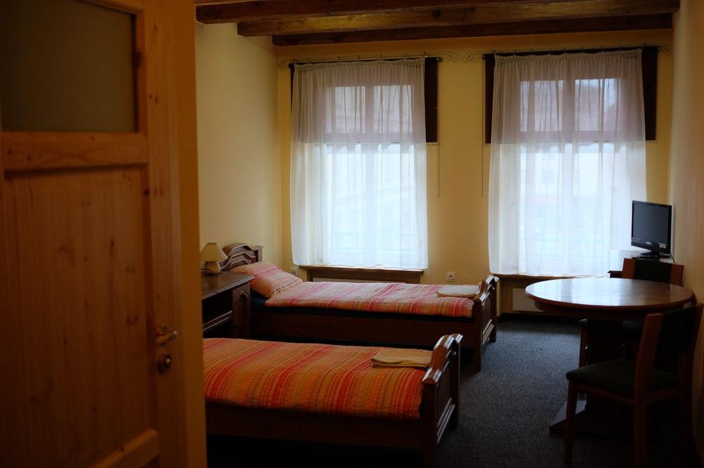 Academus Pub & Guest House Wrocław Extérieur photo