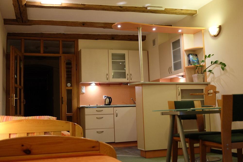 Academus Pub & Guest House Wrocław Extérieur photo
