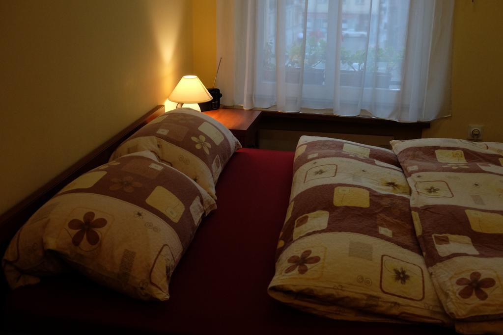 Academus Pub & Guest House Wrocław Extérieur photo