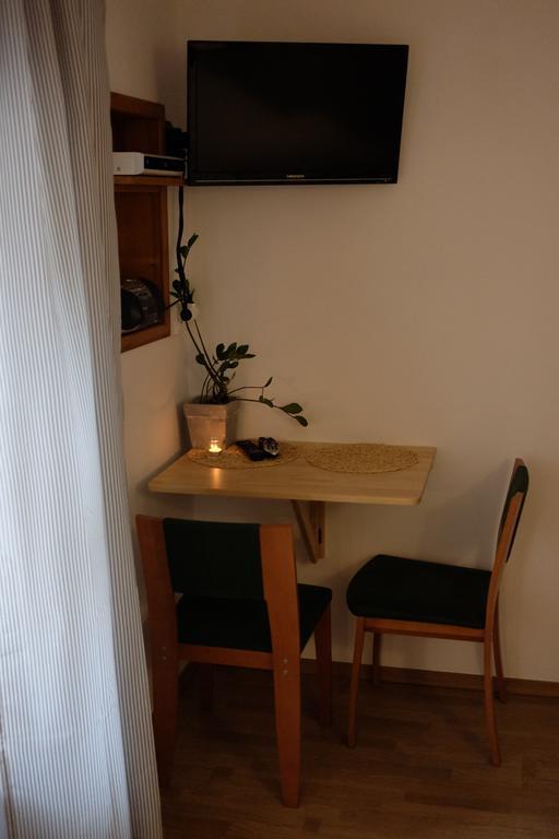 Academus Pub & Guest House Wrocław Extérieur photo