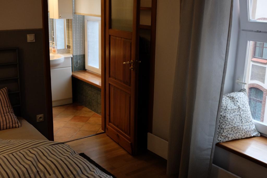 Academus Pub & Guest House Wrocław Extérieur photo