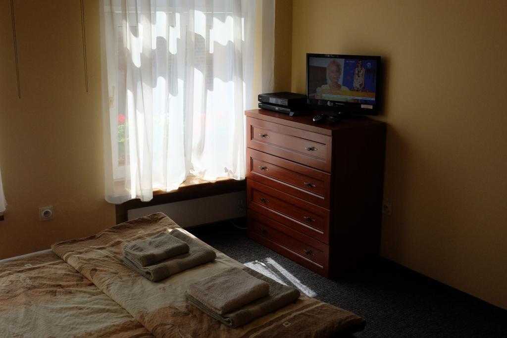 Academus Pub & Guest House Wrocław Chambre photo
