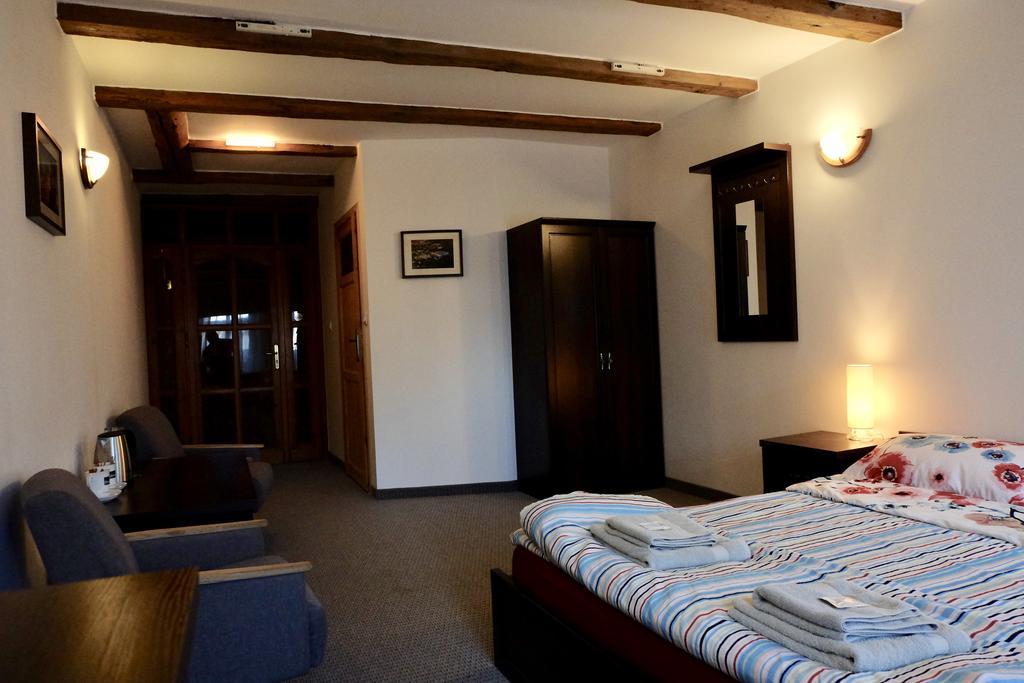 Academus Pub & Guest House Wrocław Extérieur photo