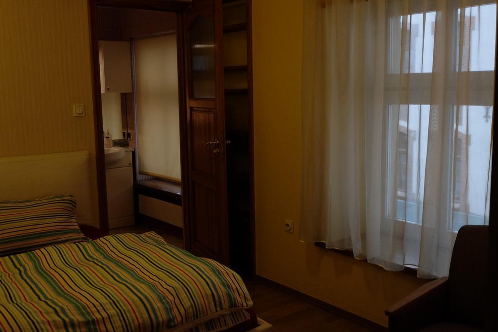 Academus Pub & Guest House Wrocław Extérieur photo