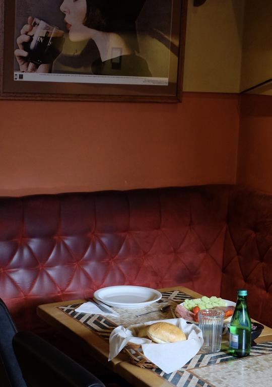 Academus Pub & Guest House Wrocław Extérieur photo