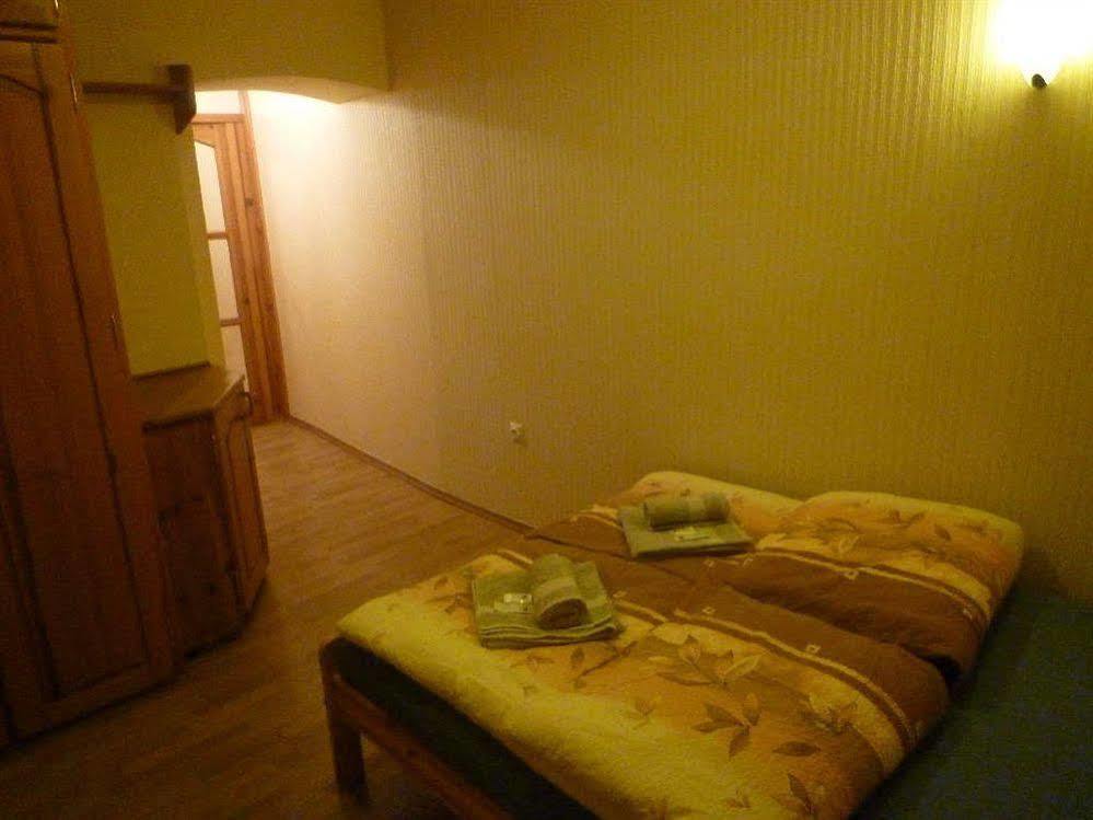 Academus Pub & Guest House Wrocław Extérieur photo